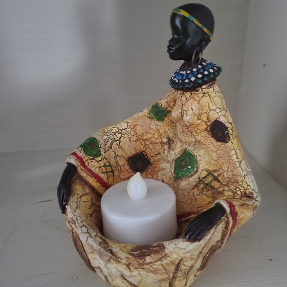 African Woman Tealight Holder - Picture 4 of 9